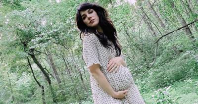 Pregnant Shenae Grimes-Beech Is Battling Prenatal Depression: ‘Hit Me Like a Ton of Bricks’ - www.usmagazine.com