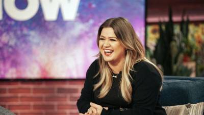 Kelly Clarkson to Take Over Ellen DeGeneres' Daytime Talk Show Slot in 2022 - www.etonline.com