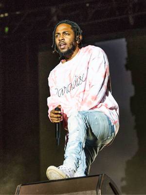 Kendrick Lamar: See Photos Of The Rapper In Concert More Close - hollywoodlife.com