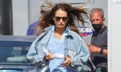 Lily James Spotted Getting Out of Hair & Makeup on 'Pam & Tommy' Set - www.justjared.com - Los Angeles