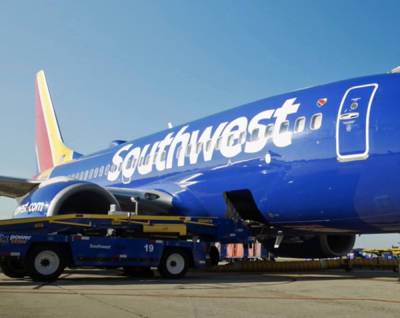 Southwest Airlines Passenger BANNED After Allegedly Punching A Flight Attendant's Teeth Out! - perezhilton.com - county San Diego