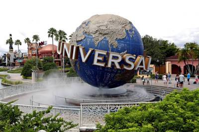 Universal Studios Orlando Raises Wages To $15, Putting Pressure On Other Theme Parks - deadline.com - Florida