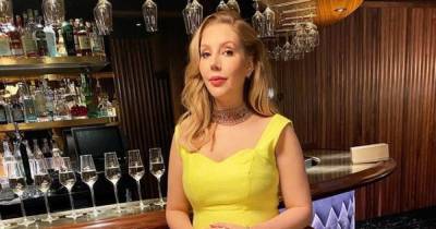 Pregnant Katherine Ryan flaunts bump and denies speculation she's cancelling her tour - www.ok.co.uk