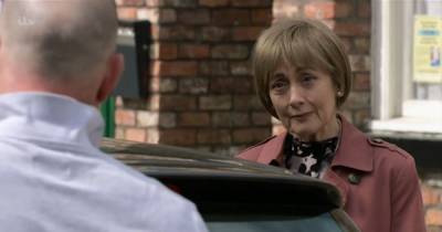 Tim Metcalfe - Sally Webster - Paula Wilcox - Elaine Jones - Corrie fans wonder if Elaine's exit is for good as they gush over 'precious' moment - manchestereveningnews.co.uk - Britain