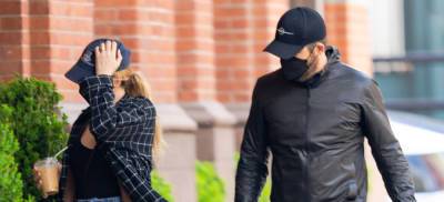 Blake Lively & Ryan Reynolds Keep Super Low Profile While Out on Coffee Run - www.justjared.com - New York