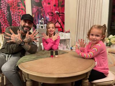 AJ McLean On Pushing Gender Boundaries, Influencing The Backstreet Boys’ Sons & Painting His Daughters’ Nails - etcanada.com - Poland