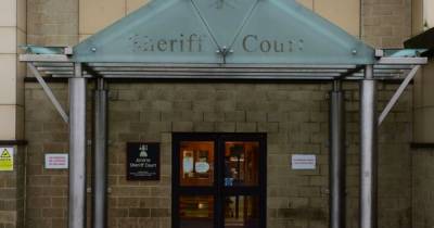 Woman accused of stabbing partner walks free after court hears he can't remember incident - www.dailyrecord.co.uk