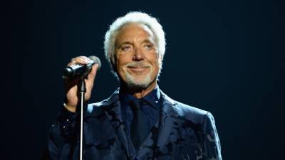 Tom Jones Lands Record-Setting U.K. No. 1 Album With 'Surrounded By Time' - www.hollywoodreporter.com