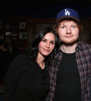 Ed Sheeran Teams Up With Courteney Cox To Recreate Iconic ‘Friends’ Dance - etcanada.com