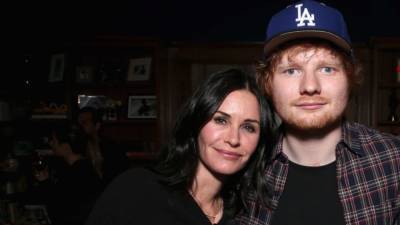 Courteney Cox and Ed Sheeran Do 'The Routine' From 'Friends' - www.etonline.com