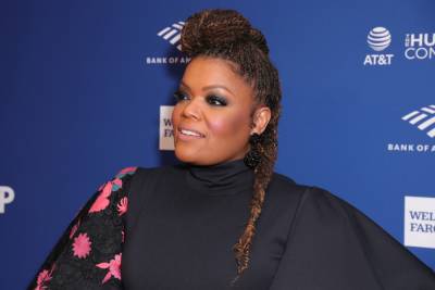 Yvette Nicole Brown Mourns The Death Of Her ‘Sweet Mama’ - etcanada.com
