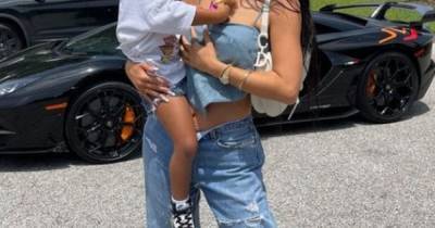 Kylie Jenner wears '90s inspired outfit for sweet pics with daughter Stormi - www.ok.co.uk