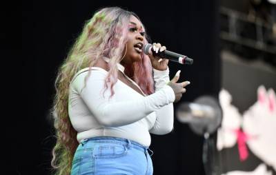 Listen to CupcakKe’s new Michael Jackson-referencing song, ‘Moonwalk’ - www.nme.com