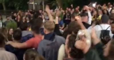 Impromptu street party breaks out in Edinburgh as crowd belts out Mr Brightside and starts dancing - www.dailyrecord.co.uk