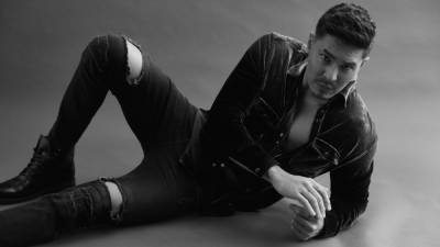 Mortal Kombat's Lewis Tan Is Proud to Be a Sex Symbol - www.glamour.com - Britain - China
