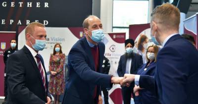 Aston Villa superfan Prince William shares a laugh with the team as he opens club's new sporting centre - www.ok.co.uk