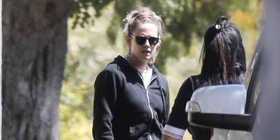 Kristen Stewart Looks Sporty While Visiting a Friend in LA - www.justjared.com