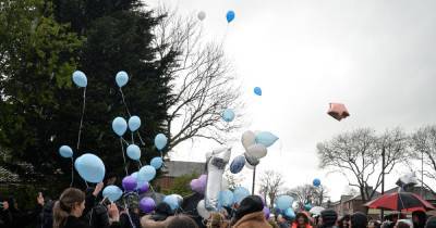 Friends of tragic Reece Tansey, 15, who was stabbed to death gather to release balloons in his memory - www.manchestereveningnews.co.uk