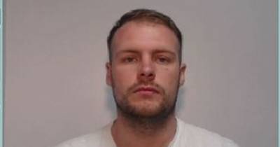 Police hunting wanted man from Oldham - www.manchestereveningnews.co.uk - county Oldham - Indiana