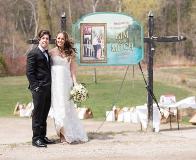 Ontario Couple Surprised By Dan Levy During ‘Schitt’s Creek’ Inspired Rosebud Motel Wedding - etcanada.com