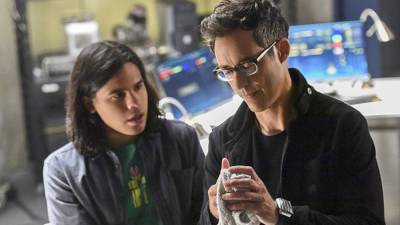'The Flash': Tom Cavanagh and Carlos Valdes to Exit After 7 Seasons - etonline.com