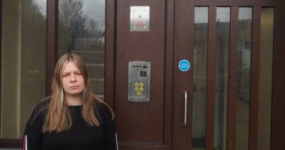Stockport mum says rising damp in her council flat means she doesn't want to come home - www.manchestereveningnews.co.uk