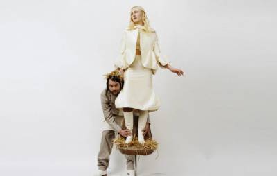Laura Marling and Mike Lindsay return as LUMP and share ‘Animal’ - www.nme.com
