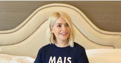 Holly Willoughby fans spot hilarious nostalgic detail in £7.50 M&S top - www.manchestereveningnews.co.uk