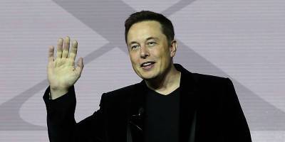 Elon Musk Causes People to Panic About an Alien Invasion - www.justjared.com - Los Angeles