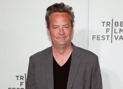 Friends star Matthew Perry asked teen ‘Am I as old as your dad?’ on dating app - evoke.ie