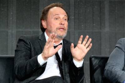 Billy Crystal Calls Modern Comedy a ‘Minefield,’ Throws Shade on This Year’s Oscars - thewrap.com