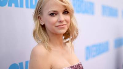 Anna Faris Opens Up About Why She Kept Blaming Herself for Her Son's Premature Birth - www.glamour.com