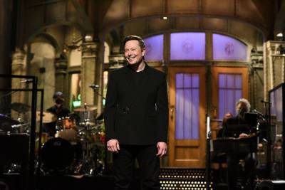 Elon Musk Says He’s The First ‘SNL’ Host With Asberger’s, But Twitter Remembers Dan Aykroyd - etcanada.com