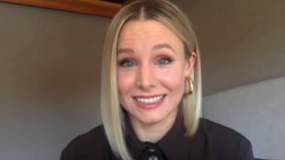 See Kristen Bell Reunite With Her Parents for the First Time in a Year - www.etonline.com
