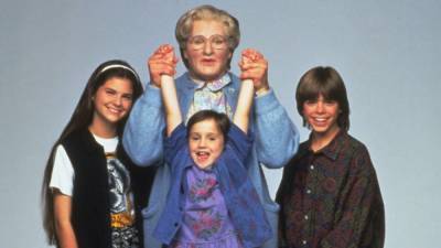 'Mrs. Doubtfire' Actress Lisa Jakub Shares How Robin Williams Helped Her Battle Anxiety and Depression - www.etonline.com