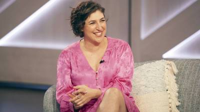 Mayim Bialik's 'Jeopardy!' guest hosting debut gets rave reviews from viewers, herself - www.foxnews.com