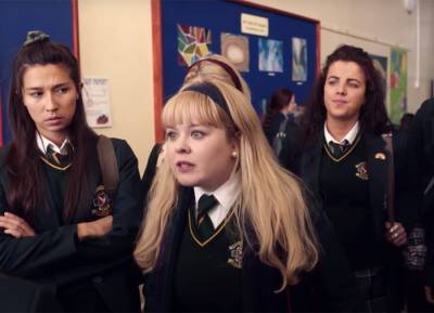Nicola Coughlan sends Derry Girls fans wild for season three with cast reunion shot - evoke.ie