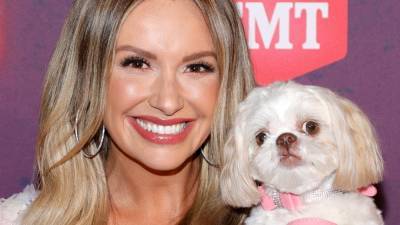Carly Pearce Brings Her Dog as Date to 2021 CMT Music Awards - www.etonline.com - Nashville