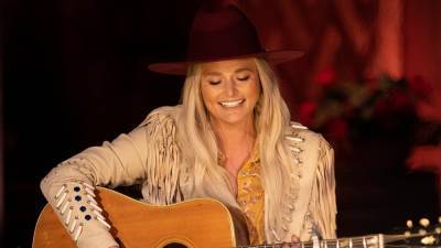 Miranda Lambert Performs 'Tequila Does' in Fringe Jacket and Hat at 2021 CMT Music Awards - www.etonline.com