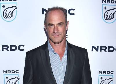 Christopher Meloni Embraces His Reputation As A ‘Zaddy’ Among ‘The Glute-Peeping Public’ - etcanada.com