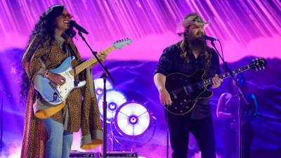 H.E.R., Chris Stapleton steal show at 2021 CMT Music Awards: ‘That’s more like it’ - www.foxnews.com - Kentucky