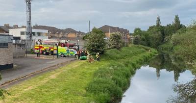 Overturned boat sparks massive rescue operation in Kilmarnock as emergency services called to river - www.dailyrecord.co.uk - Scotland