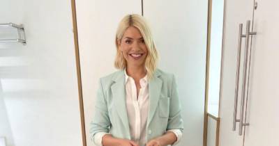 Holly Willoughby wows This Morning viewers as she shows off long legs in green short suit - www.ok.co.uk
