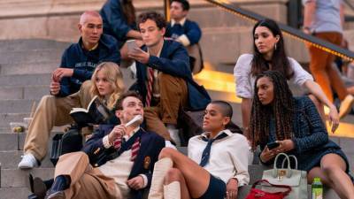 The Gossip Girl Reboot's First Trailer Is Here, XOXO - www.glamour.com