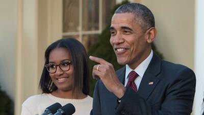 Barack and Michelle Obama Celebrate Daughter Sasha's 20th Birthday With Throwback Photos - www.etonline.com - USA