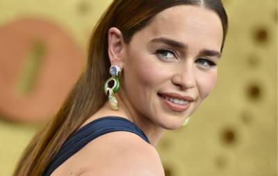Emilia Clarke reignites the ‘Game Of Thrones’ coffee cup mystery - www.nme.com