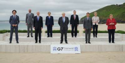 Late Night TV Hosts And Even The Queen Herself Poke Fun At Oddly-Posed Photos Of World Leaders At G7 - deadline.com