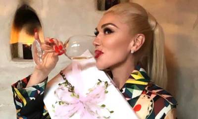 Gwen Stefani shares adorable photos from her intimate bridal shower - us.hola.com