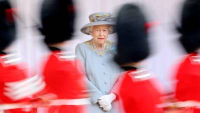 See 100 Photos from Queen Elizabeth's Trooping the Colour Event, Which Was Very Different Than Most Years - www.justjared.com - county Windsor