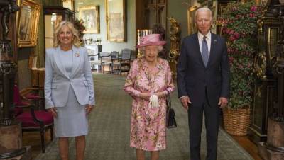Queen Elizabeth Is Regal In Pink Dress As She Hosts Joe Jill Biden For Tea At Windsor Castle — Pics - hollywoodlife.com - Britain - USA